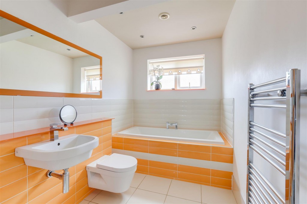 Fearnleigh Drive, Basford, Nottinghamshire, NG6 0JH