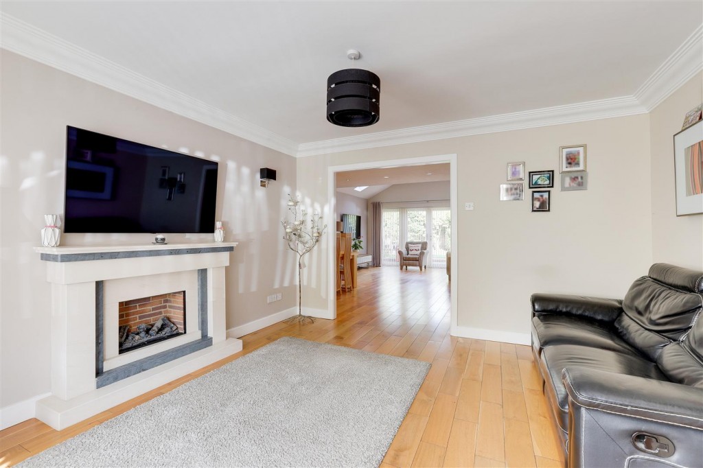 Fearnleigh Drive, Basford, Nottinghamshire, NG6 0JH