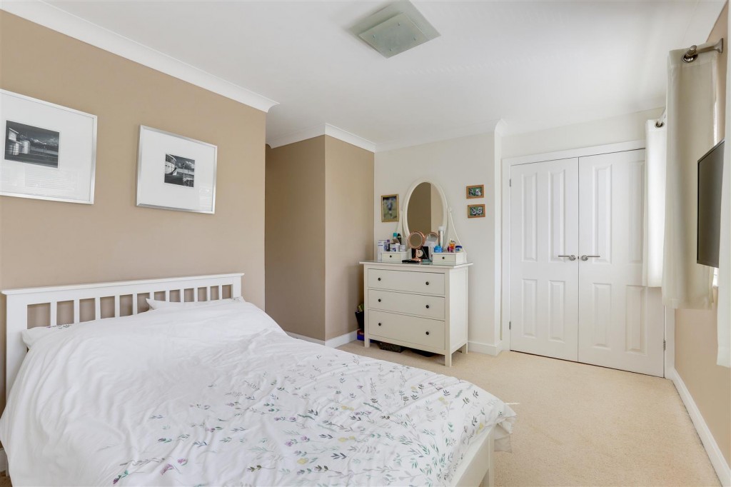 Fearnleigh Drive, Basford, Nottinghamshire, NG6 0JH