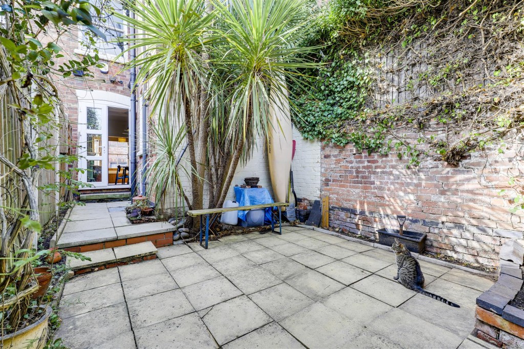 Sneinton Hollows, Sneinton, Nottinghamshire, NG2 4AA