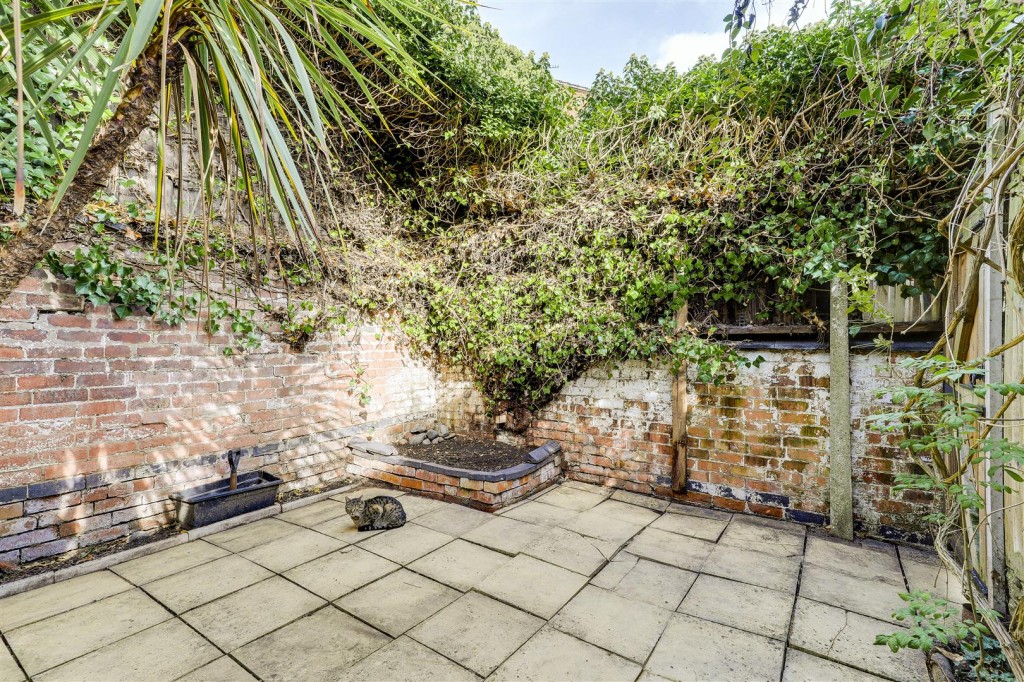 Sneinton Hollows, Sneinton, Nottinghamshire, NG2 4AA