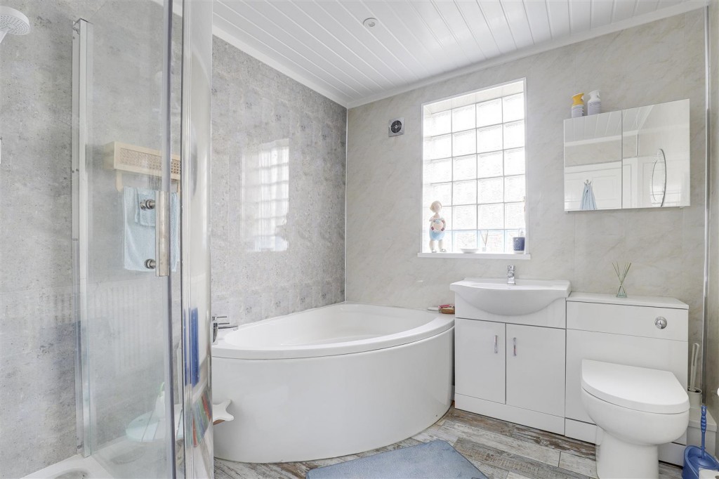 East Street, Long Eaton, DerbyshIre, NG10 2DH