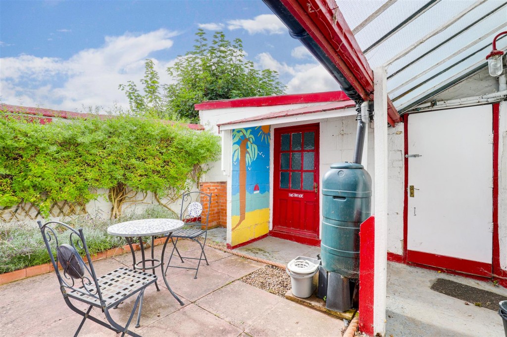 East Street, Long Eaton, DerbyshIre, NG10 2DH