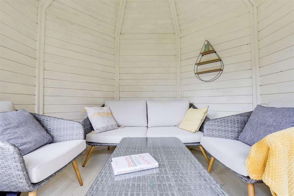 Highfield Road, Nuthall, Nottinghamshire, NG16 1BQ