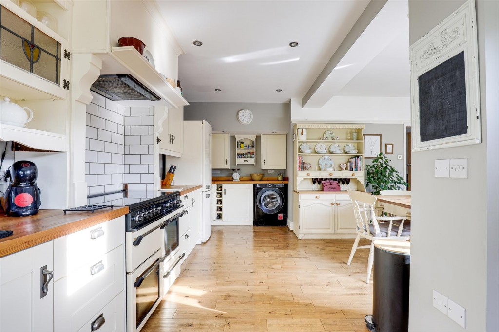 Highfield Road, Nuthall, Nottinghamshire, NG16 1BQ