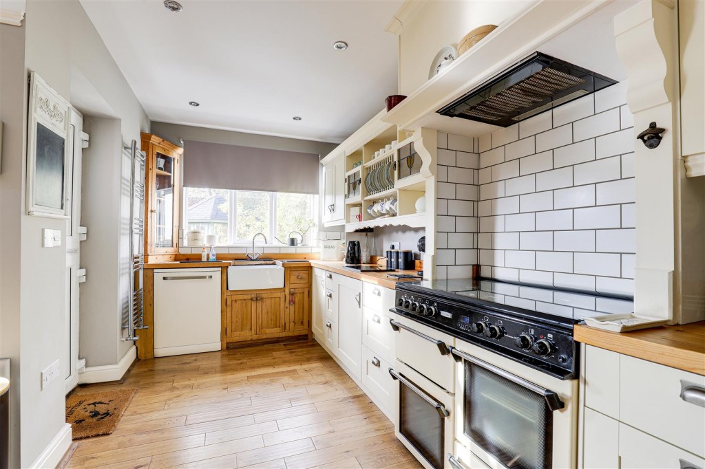 Highfield Road, Nuthall, Nottinghamshire, NG16 1BQ