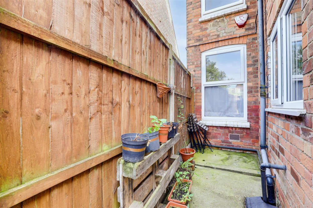 Florence Road, Mapperley, Nottinghamshire, NG3 6LJ