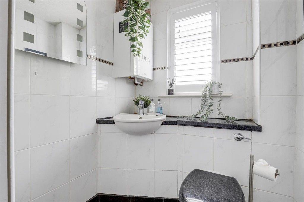 Nottingham Road, Trowell, Nottinghamshire, NG9 3PP