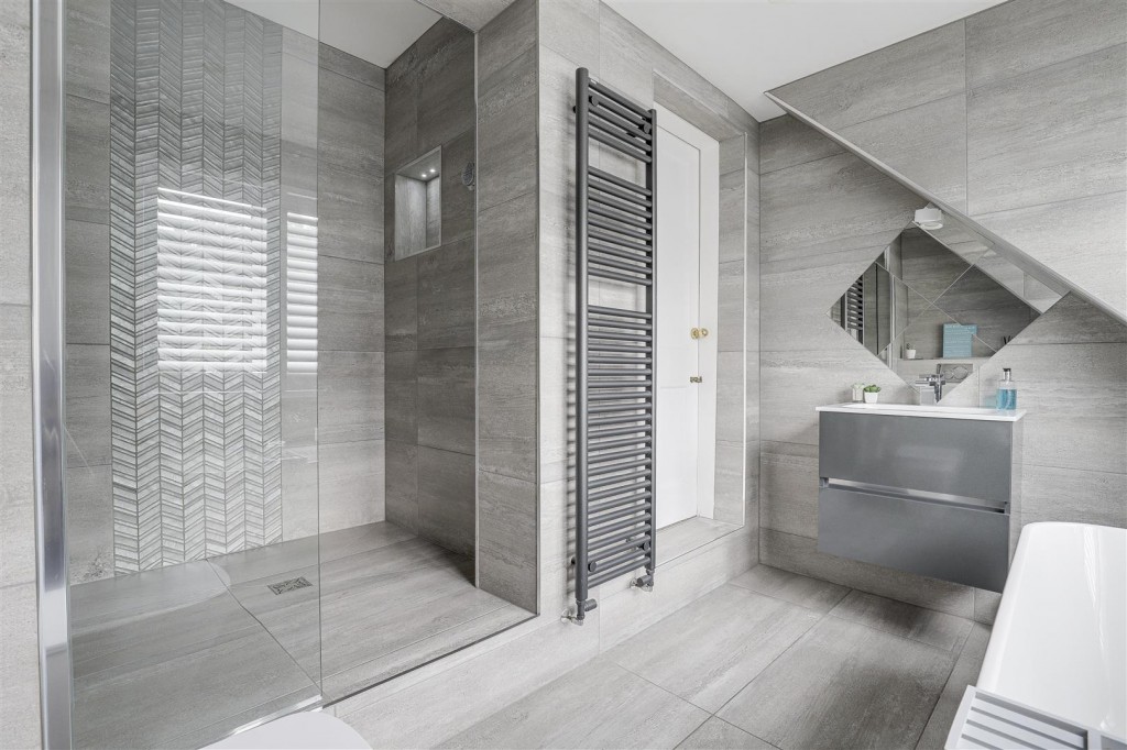 Nottingham Road, Trowell, Nottinghamshire, NG9 3PP