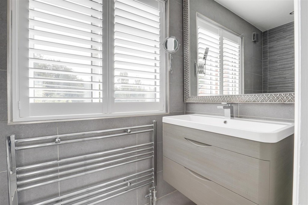 Nottingham Road, Trowell, Nottinghamshire, NG9 3PP