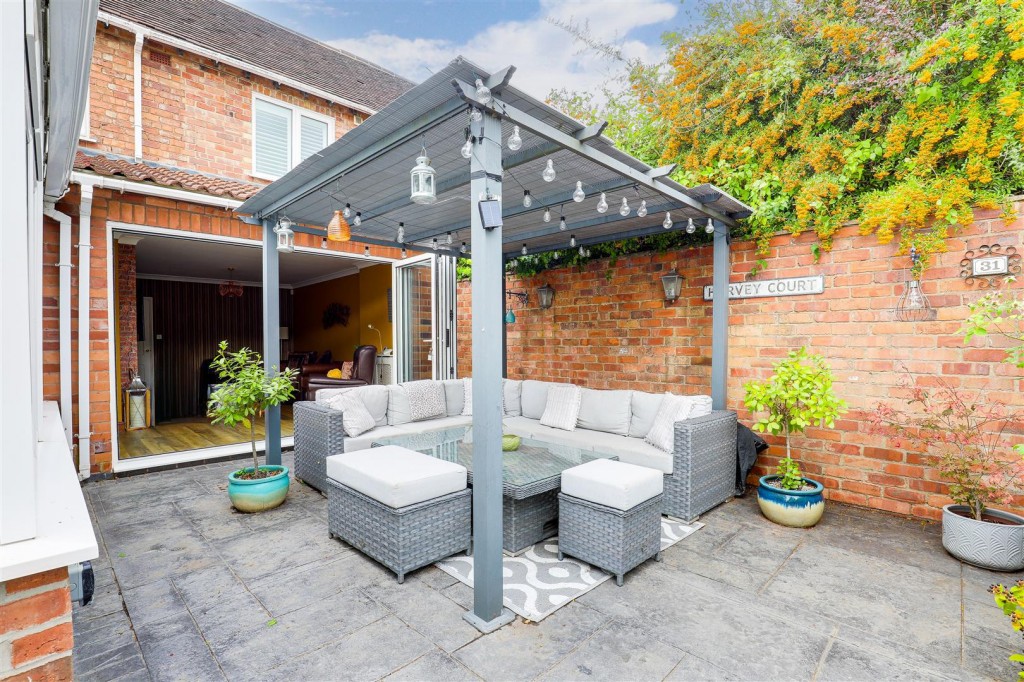 Nottingham Road, Trowell, Nottinghamshire, NG9 3PP