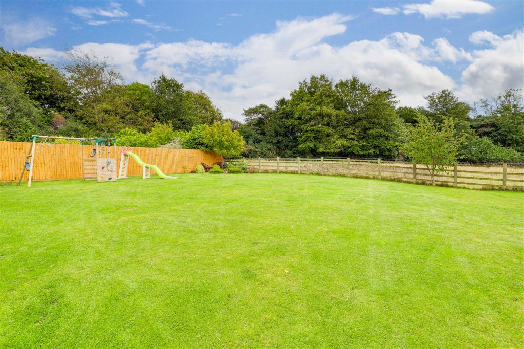 Nottingham Road, Trowell, Nottinghamshire, NG9 3PP