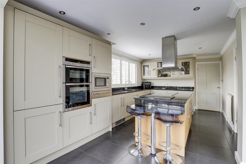 Nottingham Road, Trowell, Nottinghamshire, NG9 3PP