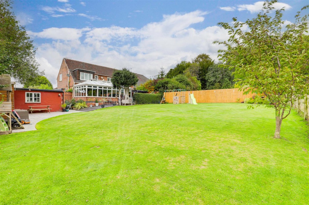 Nottingham Road, Trowell, Nottinghamshire, NG9 3PP