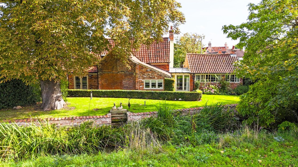 Main Street, Caythorpe, Nottinghamshire, NG14 7ED