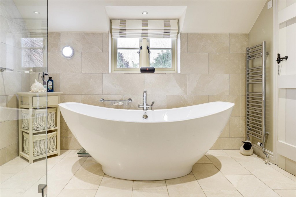 Main Street, Caythorpe, Nottinghamshire, NG14 7ED