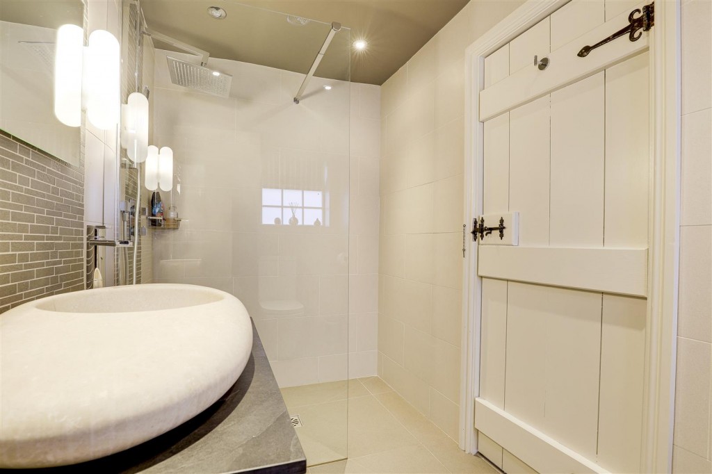 Main Street, Caythorpe, Nottinghamshire, NG14 7ED