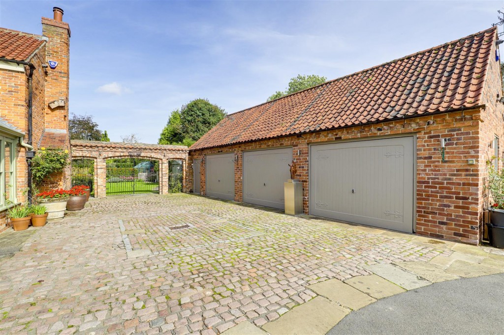 Main Street, Caythorpe, Nottinghamshire, NG14 7ED