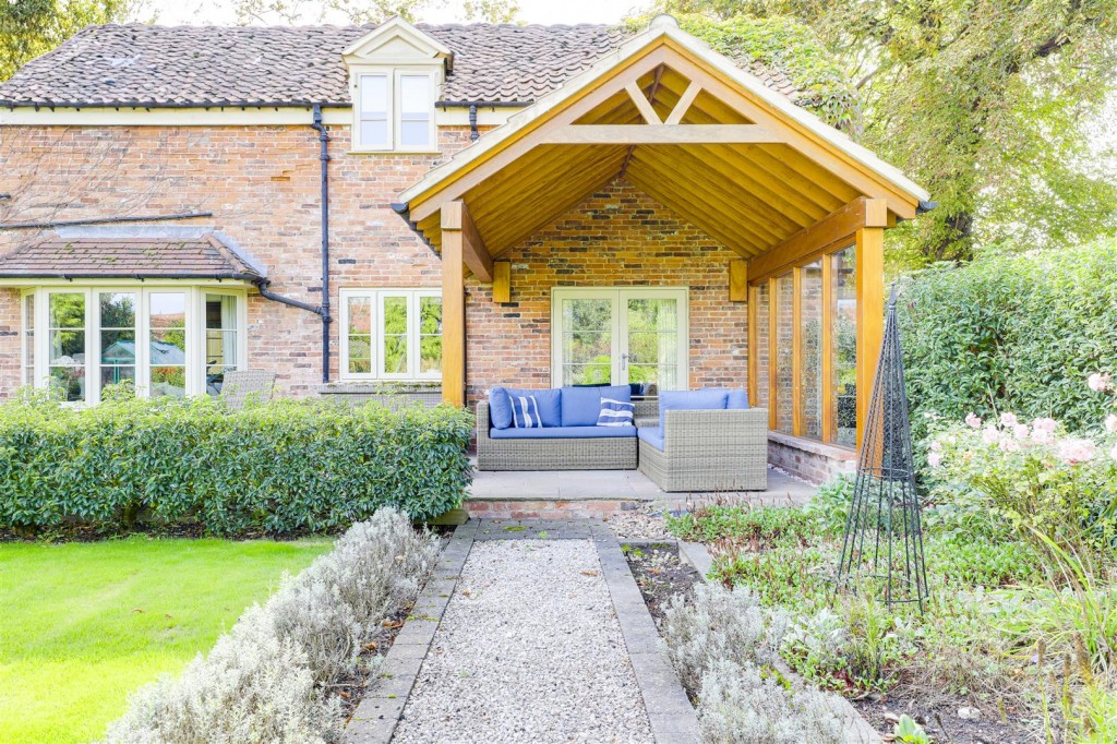 Main Street, Caythorpe, Nottinghamshire, NG14 7ED