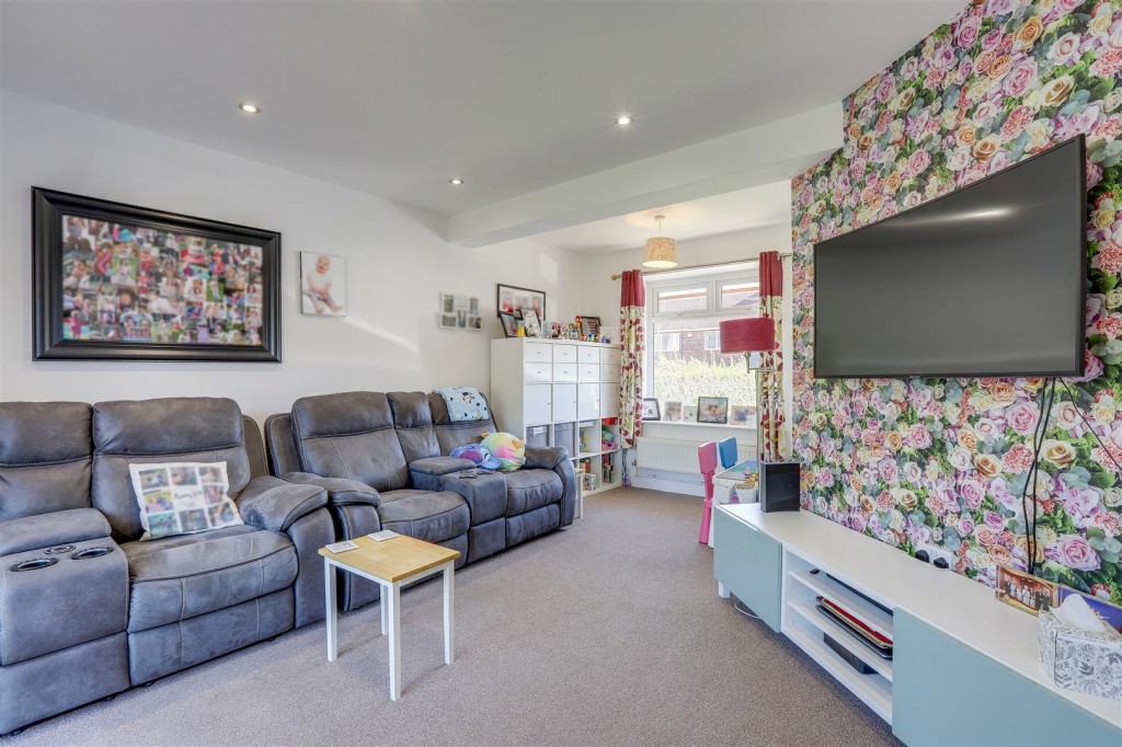 Edgeway, Strelley , Nottinghamshire, NG8 6LY