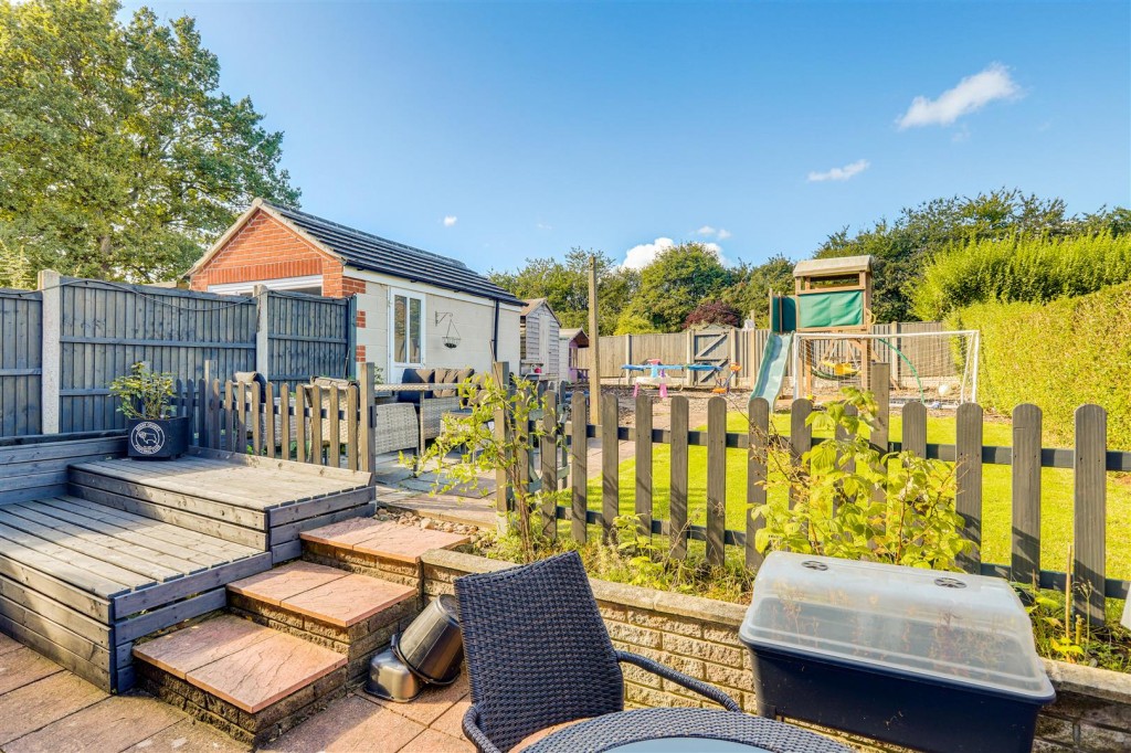 Edgeway, Strelley , Nottinghamshire, NG8 6LY