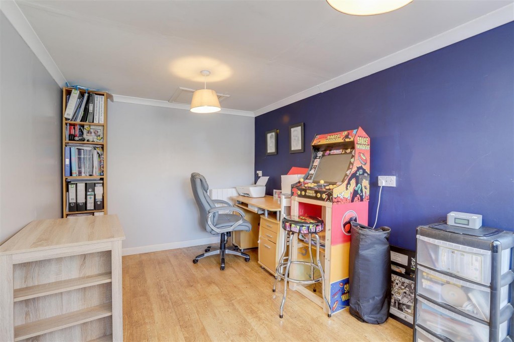 Edgeway, Strelley , Nottinghamshire, NG8 6LY