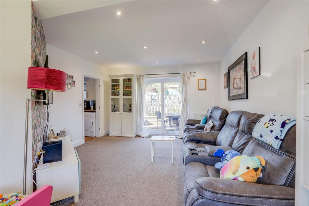 Edgeway, Strelley , Nottinghamshire, NG8 6LY