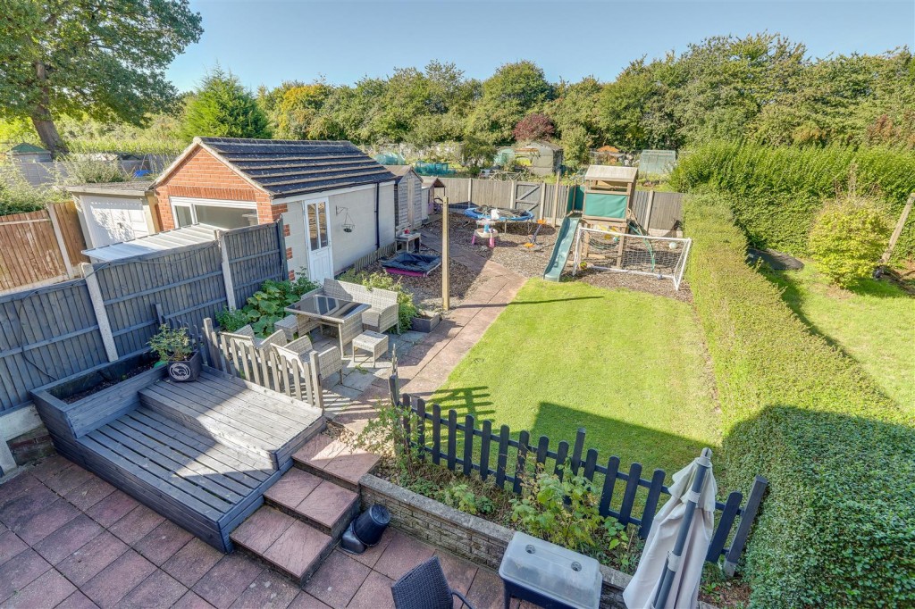 Edgeway, Strelley , Nottinghamshire, NG8 6LY