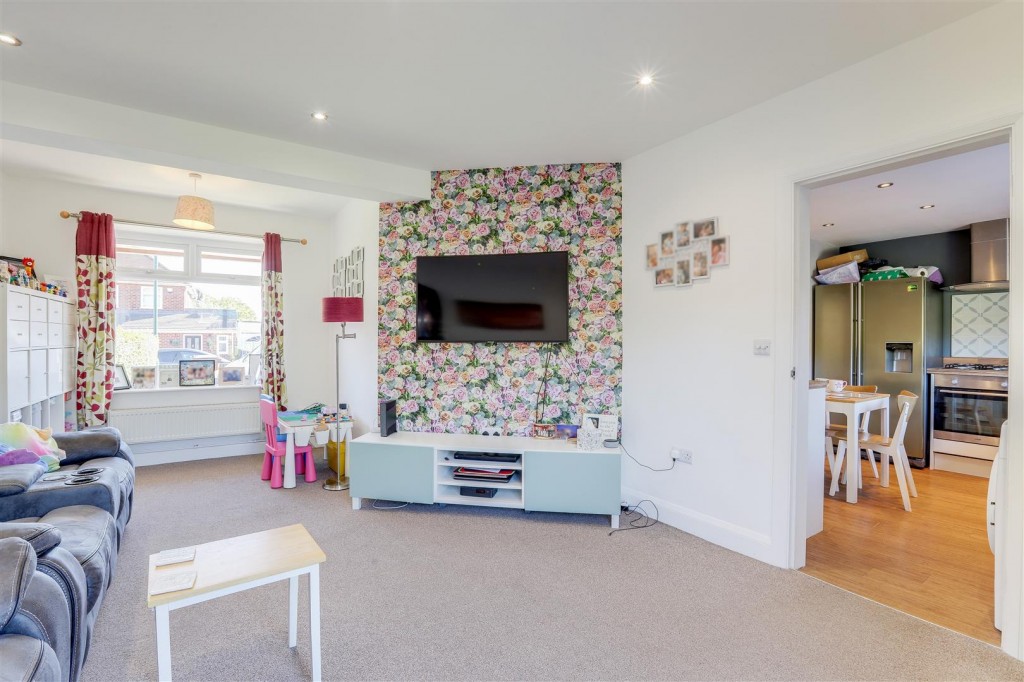 Edgeway, Strelley , Nottinghamshire, NG8 6LY