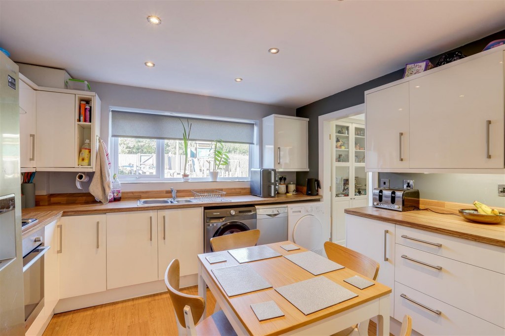 Edgeway, Strelley , Nottinghamshire, NG8 6LY