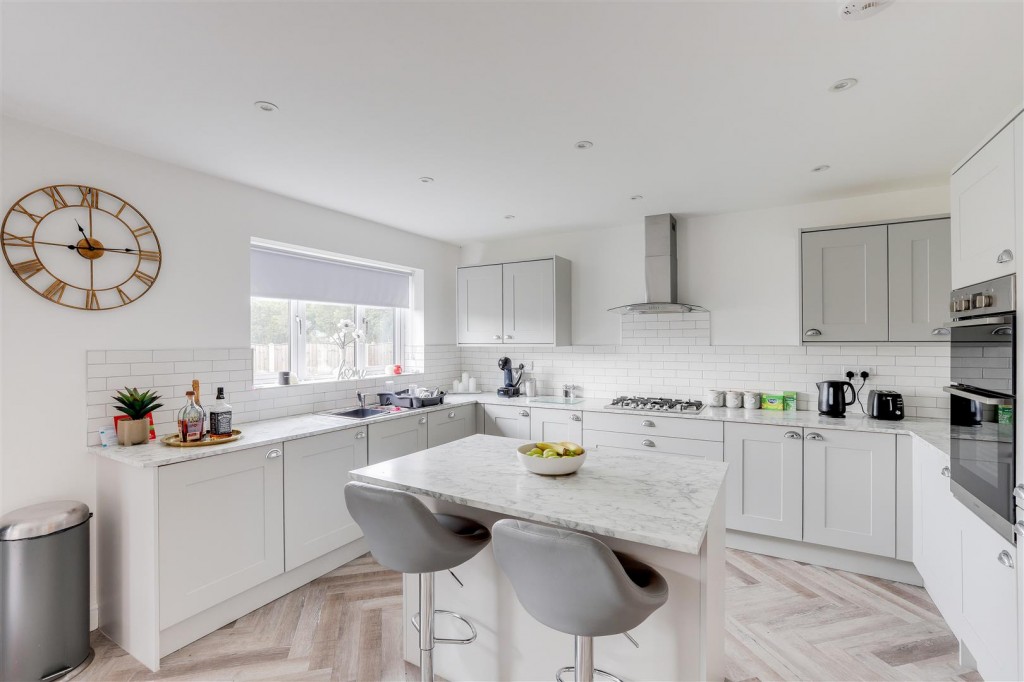 Woodlands Grove, Hucknall, Nottinghamshire, NG15 6SG