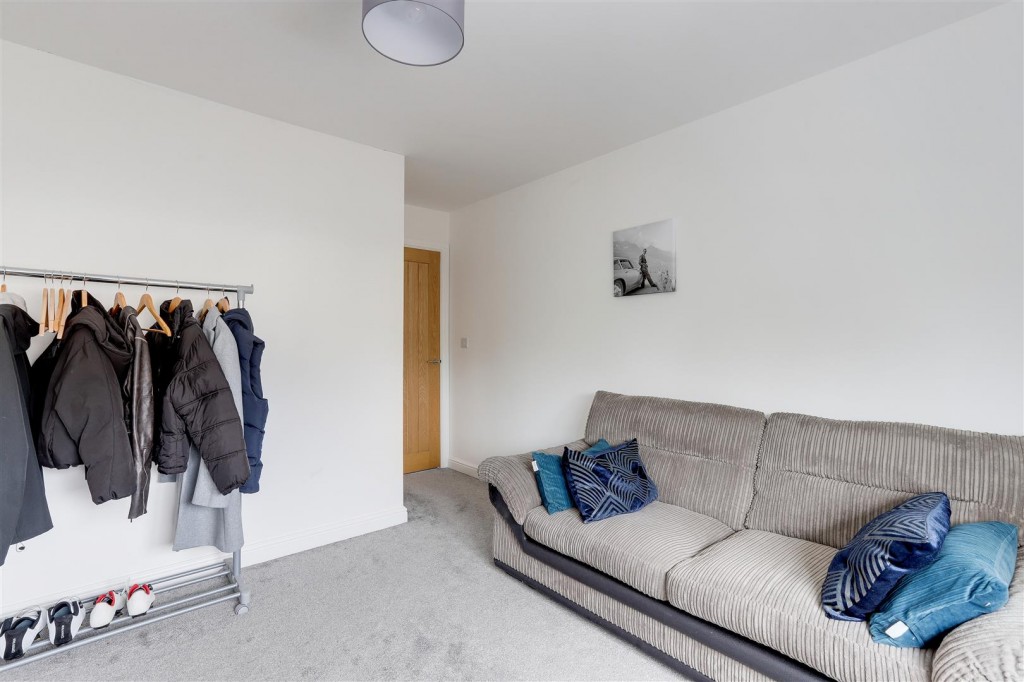 Woodlands Grove, Hucknall, Nottinghamshire, NG15 6SG