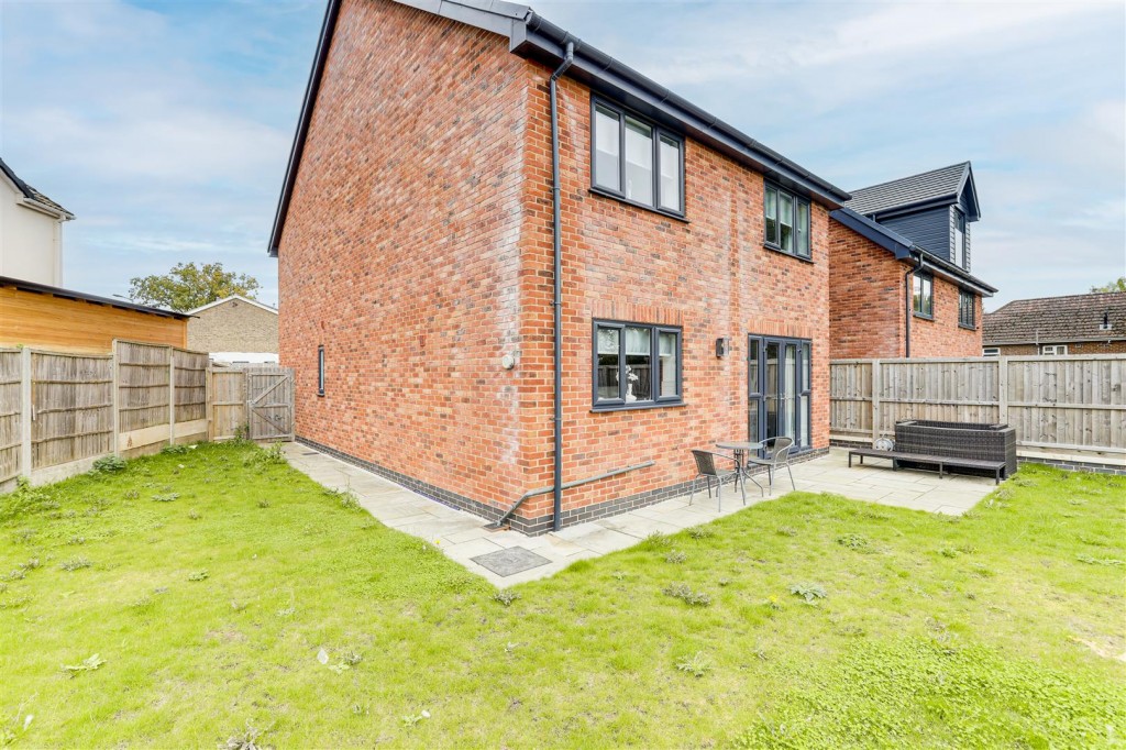 Woodlands Grove, Hucknall, Nottinghamshire, NG15 6SG