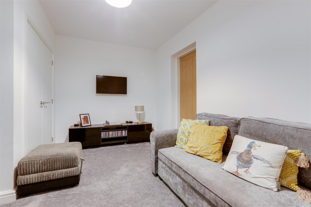 Woodlands Grove, Hucknall, Nottinghamshire, NG15 6SG