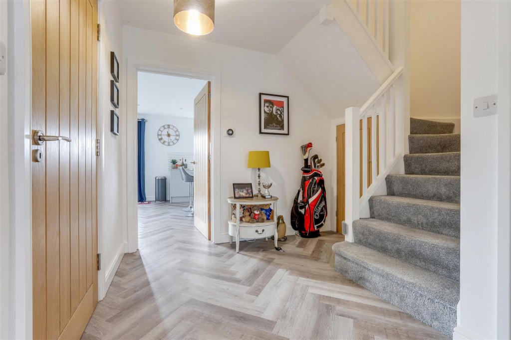 Woodlands Grove, Hucknall, Nottinghamshire, NG15 6SG