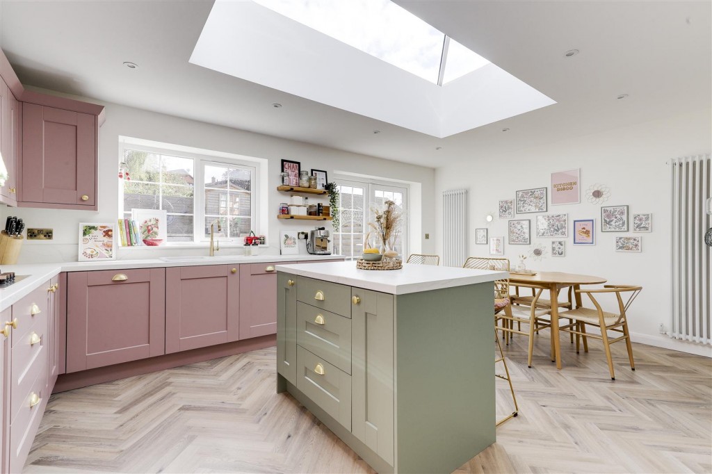 Surgeys Lane, Arnold, Nottinghamshire, NG5 8GB