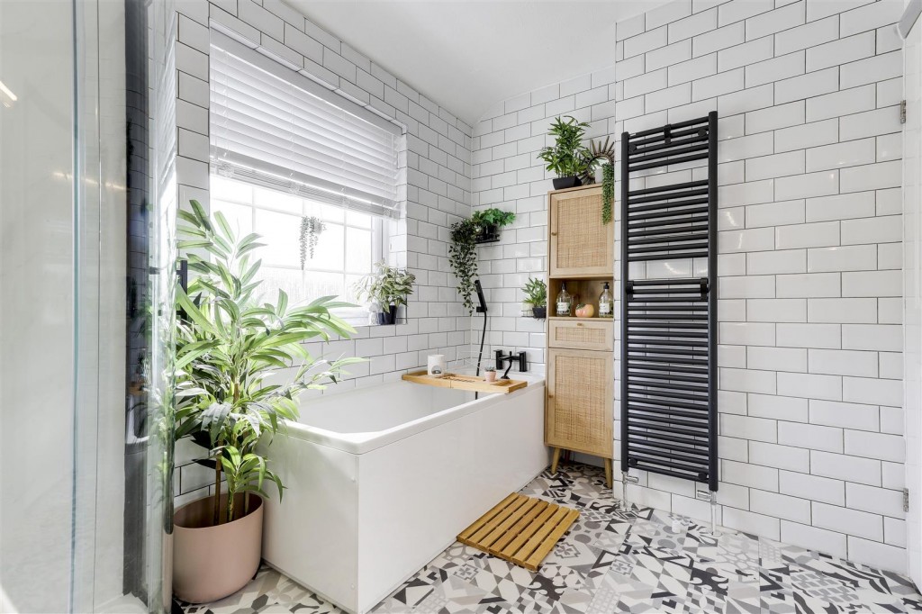 Surgeys Lane, Arnold, Nottinghamshire, NG5 8GB