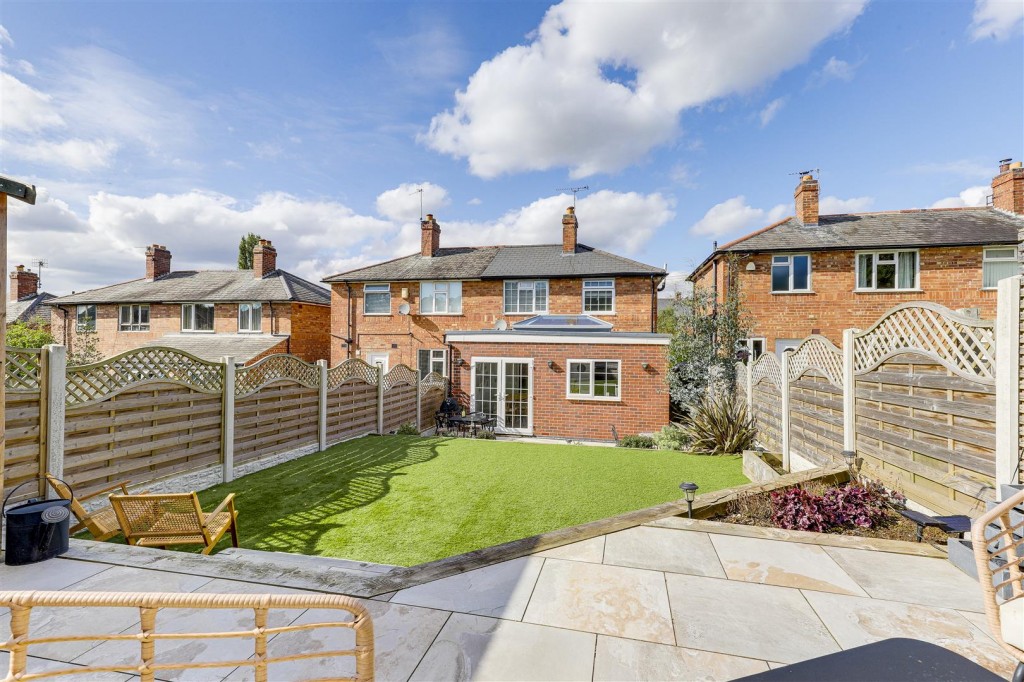 Surgeys Lane, Arnold, Nottinghamshire, NG5 8GB