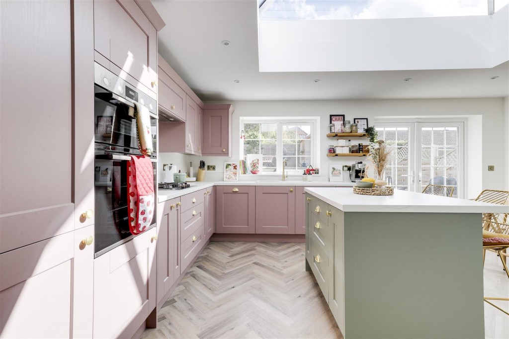 Surgeys Lane, Arnold, Nottinghamshire, NG5 8GB