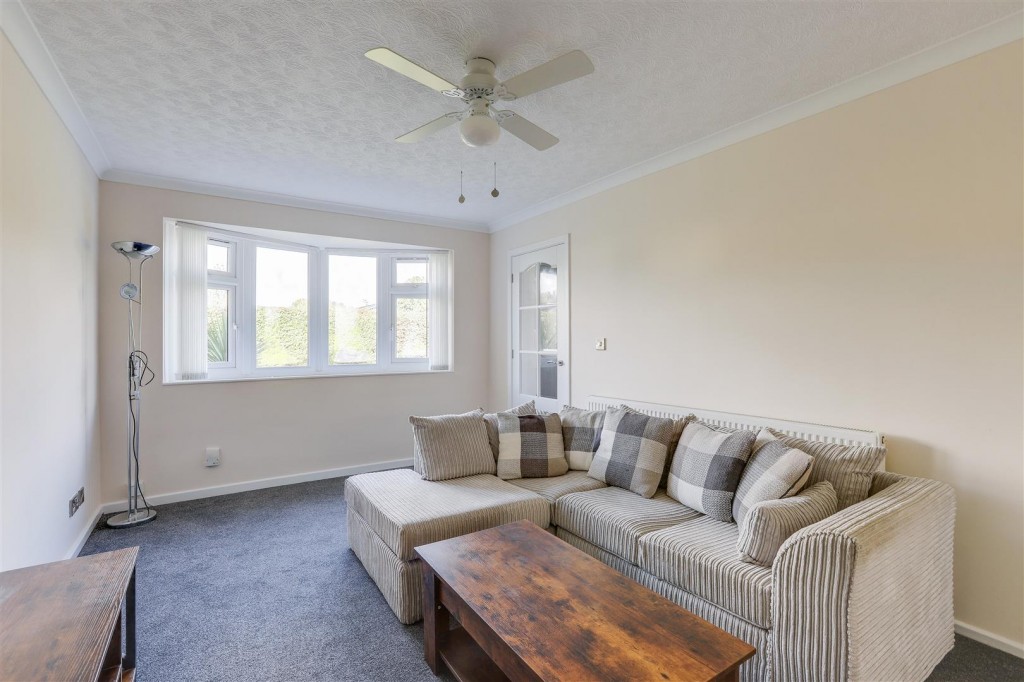 Field Avenue, Hucknall, Nottinghamshire, NG15 6SQ