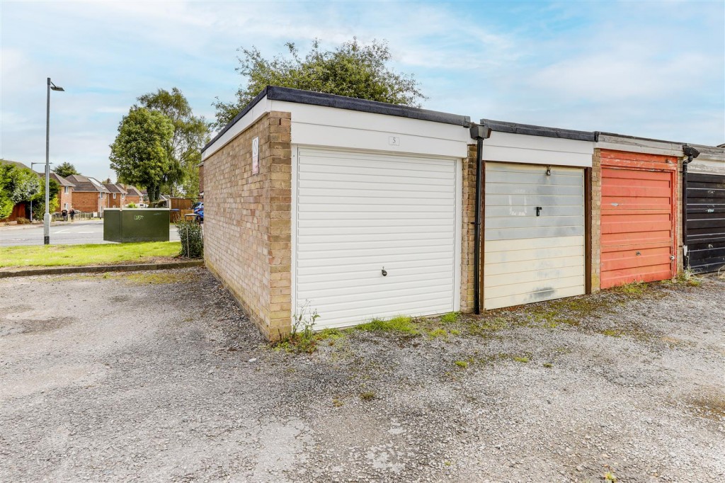 Field Avenue, Hucknall, Nottinghamshire, NG15 6SQ