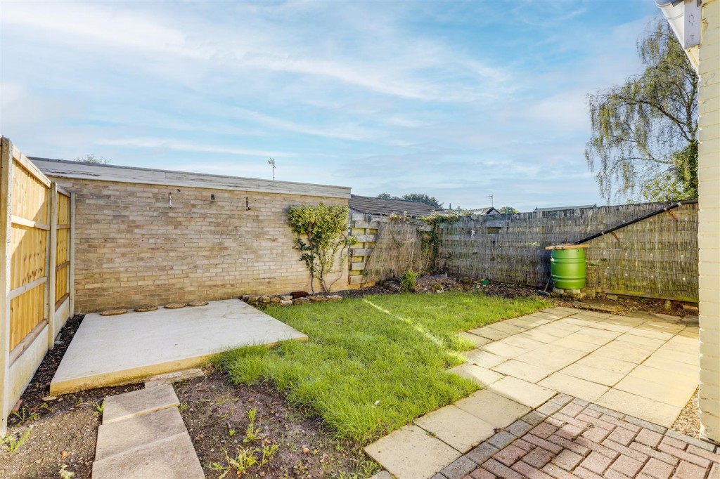 Field Avenue, Hucknall, Nottinghamshire, NG15 6SQ