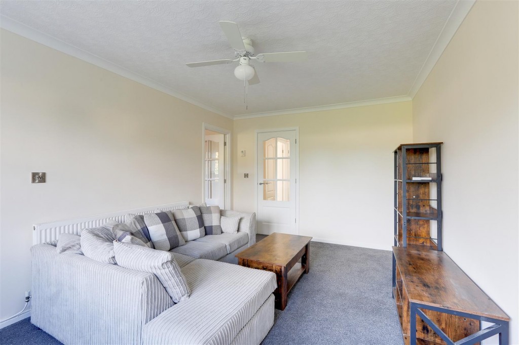 Field Avenue, Hucknall, Nottinghamshire, NG15 6SQ