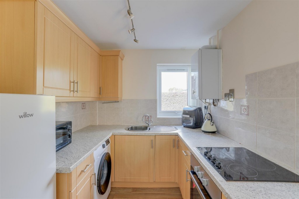 Field Avenue, Hucknall, Nottinghamshire, NG15 6SQ