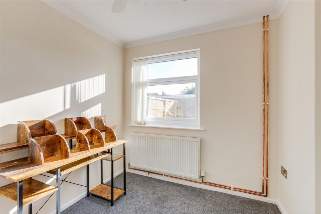 Field Avenue, Hucknall, Nottinghamshire, NG15 6SQ