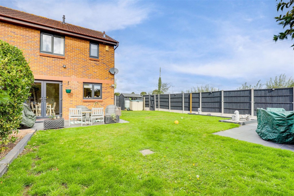 Clover Fields, Calverton, Nottinghamshire, NG14 6PN