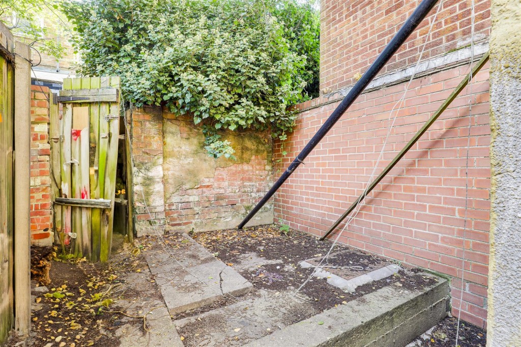 Acourt Street, Radford, Nottinghamshire, NG7 5AH