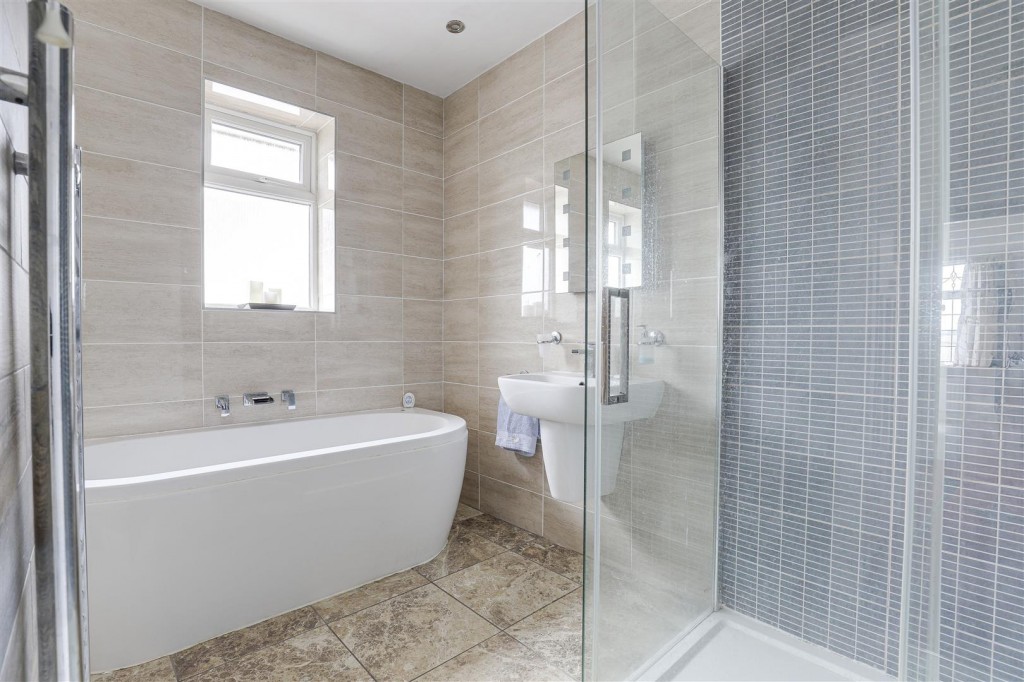 Melton Road, Tollerton, Nottinghamshire, NG12 4EN