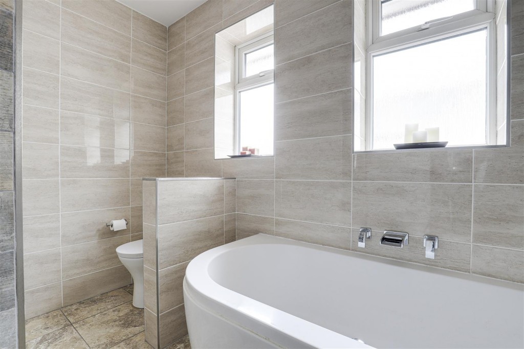 Melton Road, Tollerton, Nottinghamshire, NG12 4EN