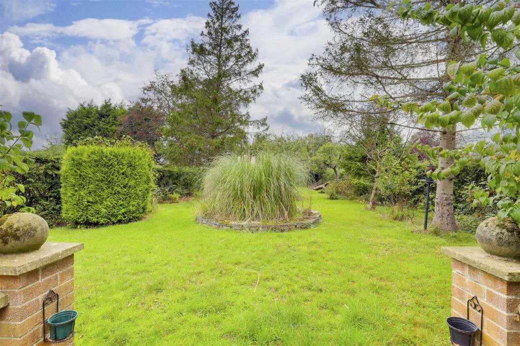 Melton Road, Tollerton, Nottinghamshire, NG12 4EN